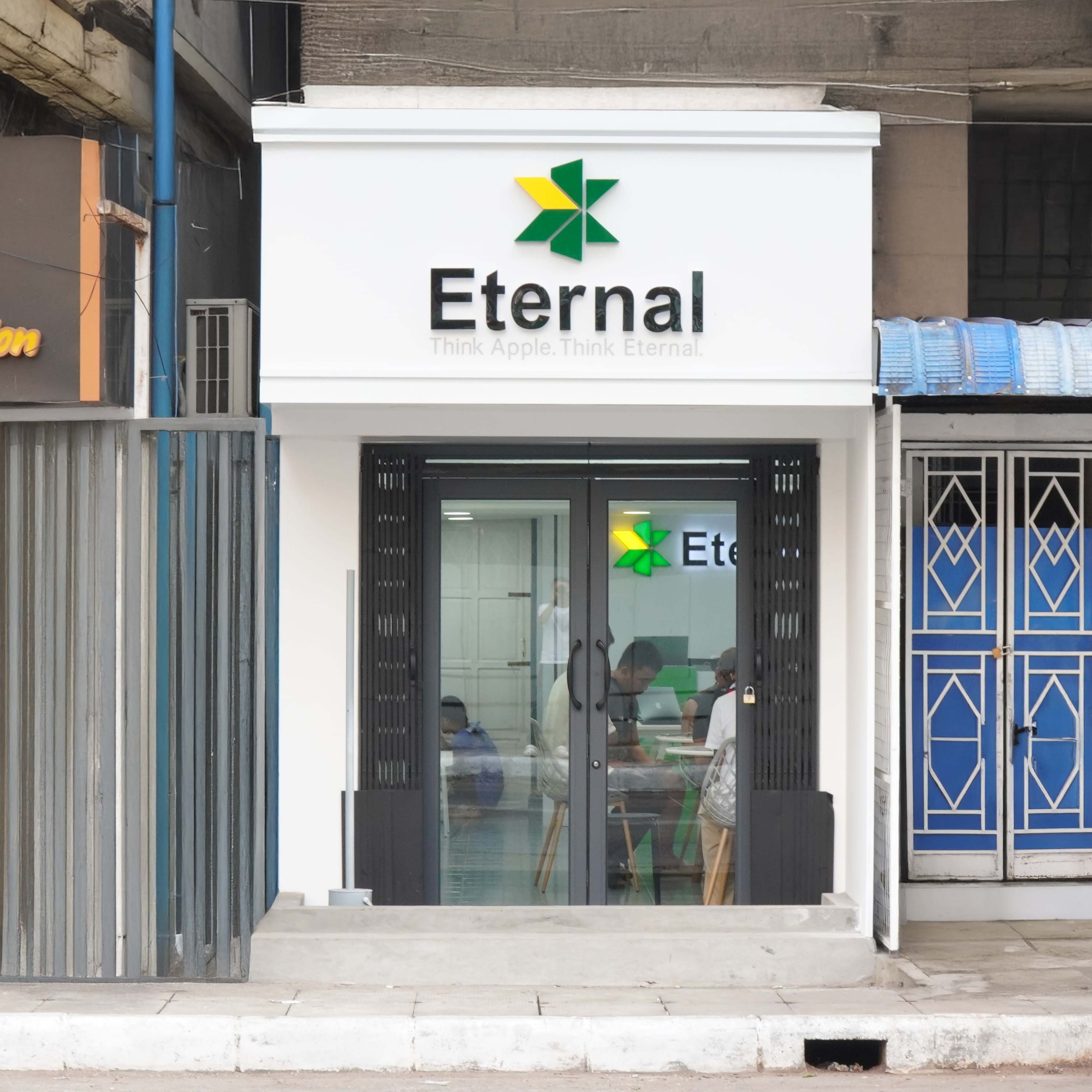 Eternal showroom — iPad colour lineup