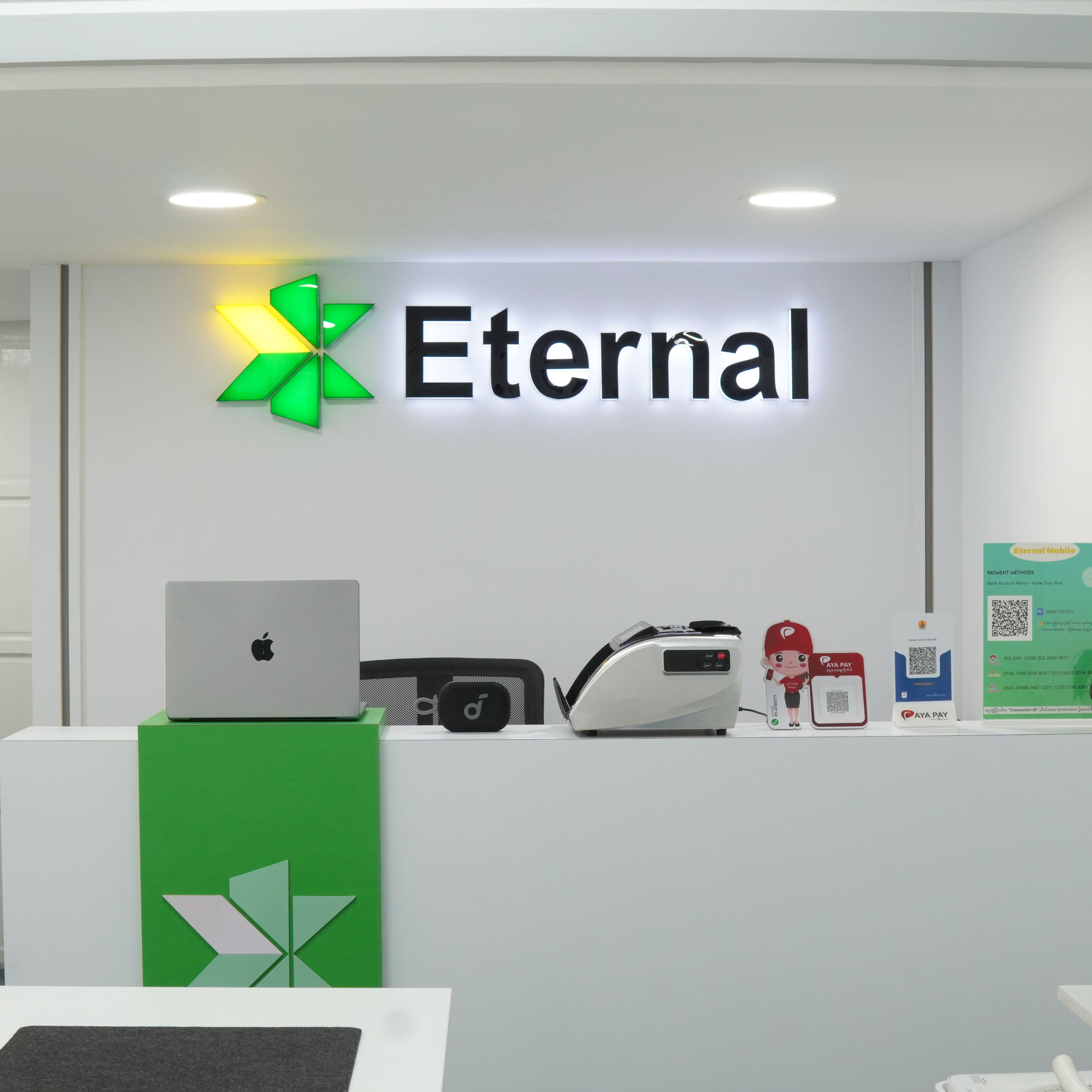 Eternal showroom — iPhone lineup